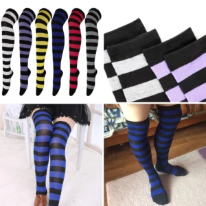 Calcetines Estilo Gótico: Largos, Rayados y Con Carácter